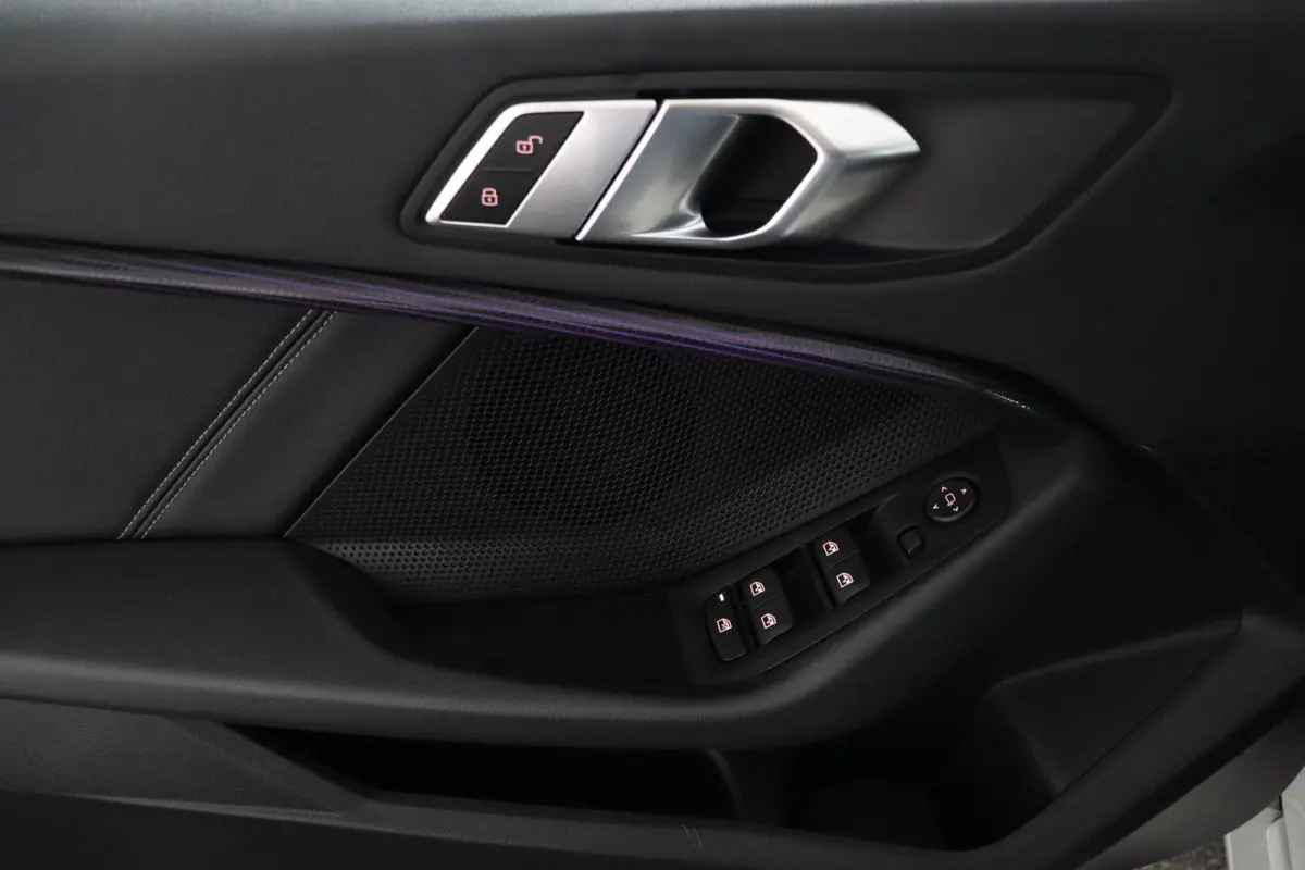 118i Executive Edition HiFi | Sportstoelen | Sport Line | Cruise Control | Executive
