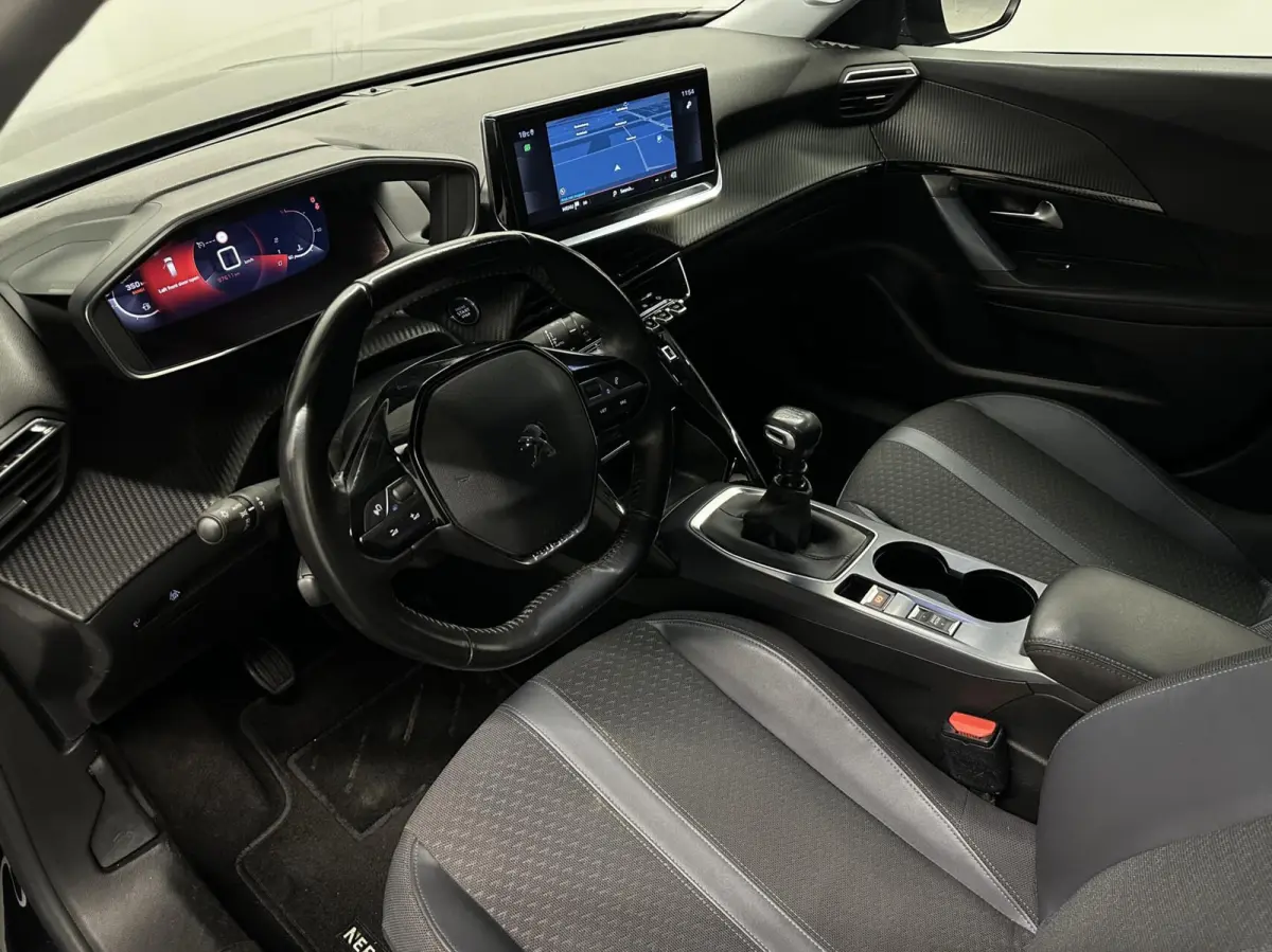 1.2 PureTech Allure Pack TREKHAAK CAMERA ECC CRUISE LM NAVI CARPLAY.