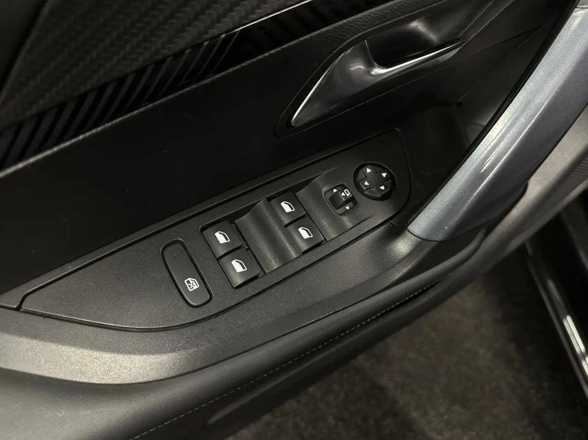 1.2 PureTech Allure Pack TREKHAAK CAMERA ECC CRUISE LM NAVI CARPLAY.