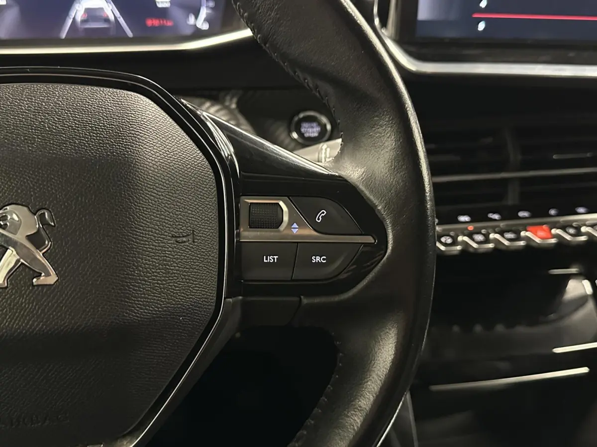 1.2 PureTech Allure Pack TREKHAAK CAMERA ECC CRUISE LM NAVI CARPLAY.