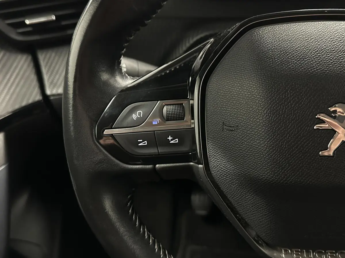 1.2 PureTech Allure Pack TREKHAAK CAMERA ECC CRUISE LM NAVI CARPLAY.