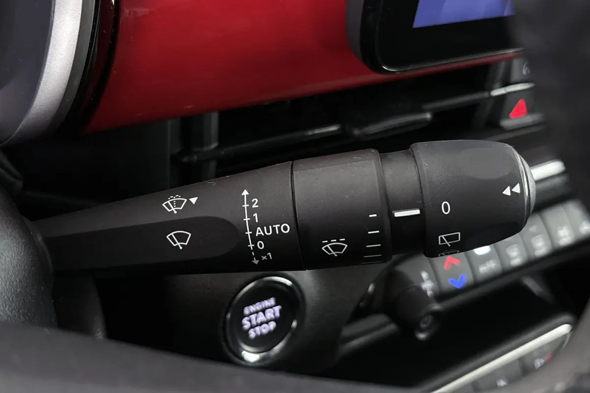 RED 54 kWh SOH 96% Apple CarPlay Climate Control