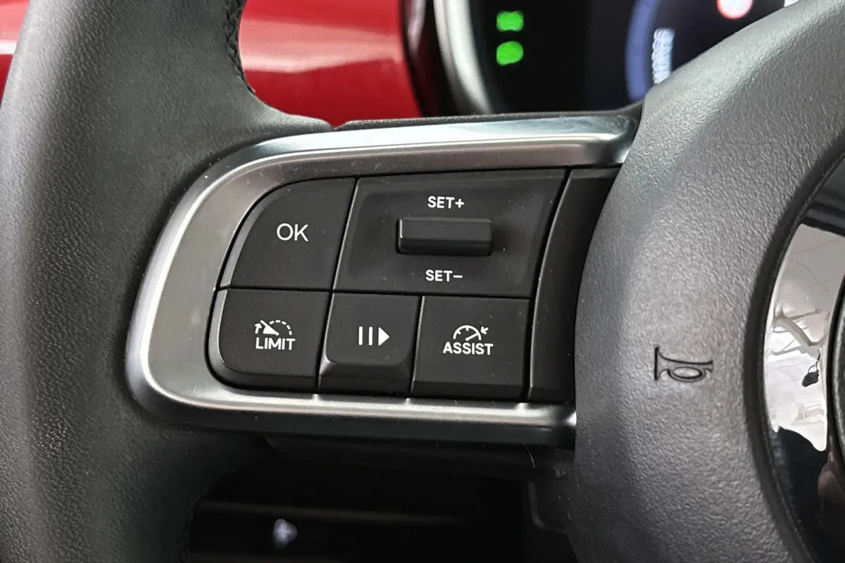 RED 54 kWh SOH 96% Apple CarPlay Climate Control