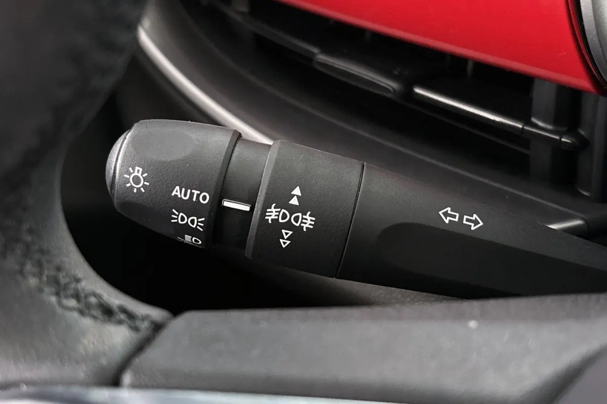 RED 54 kWh SOH 96% Apple CarPlay Climate Control