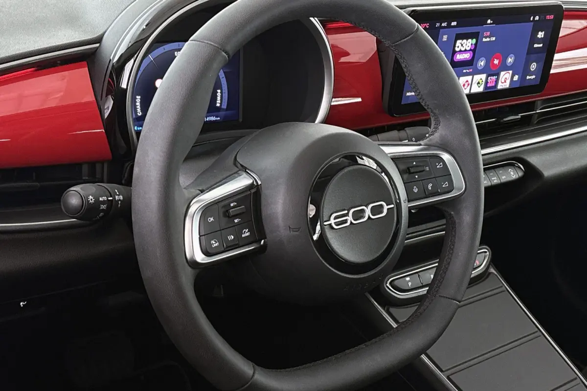 RED 54 kWh SOH 96% Apple CarPlay Climate Control