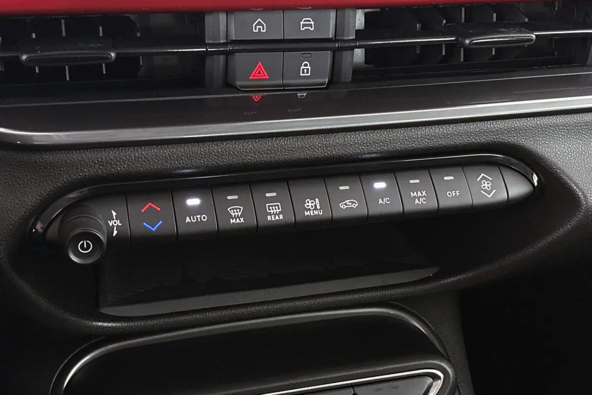 RED 54 kWh SOH 96% Apple CarPlay Climate Control