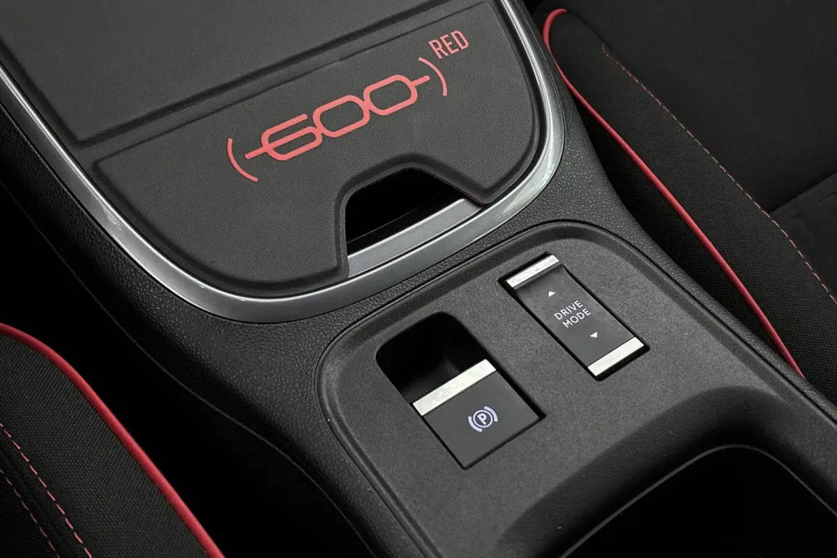 RED 54 kWh SOH 96% Apple CarPlay Climate Control