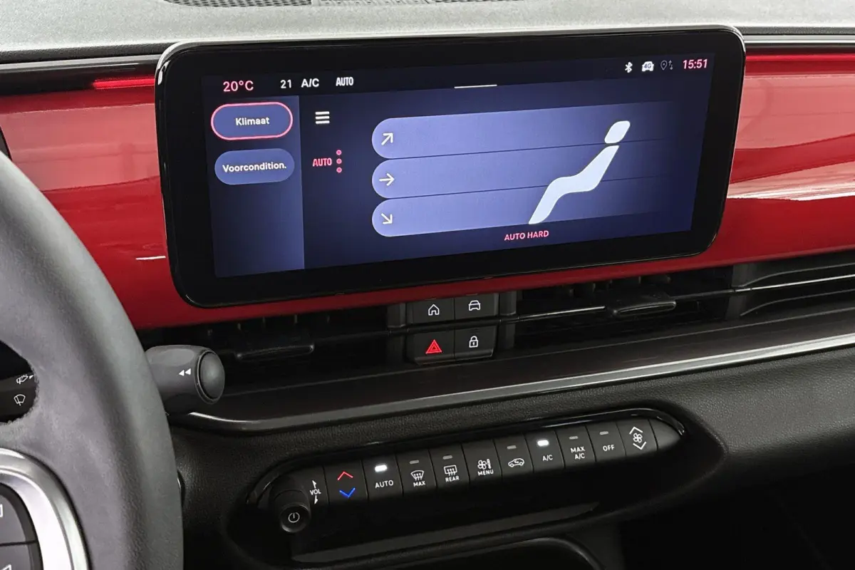 RED 54 kWh SOH 96% Apple CarPlay Climate Control