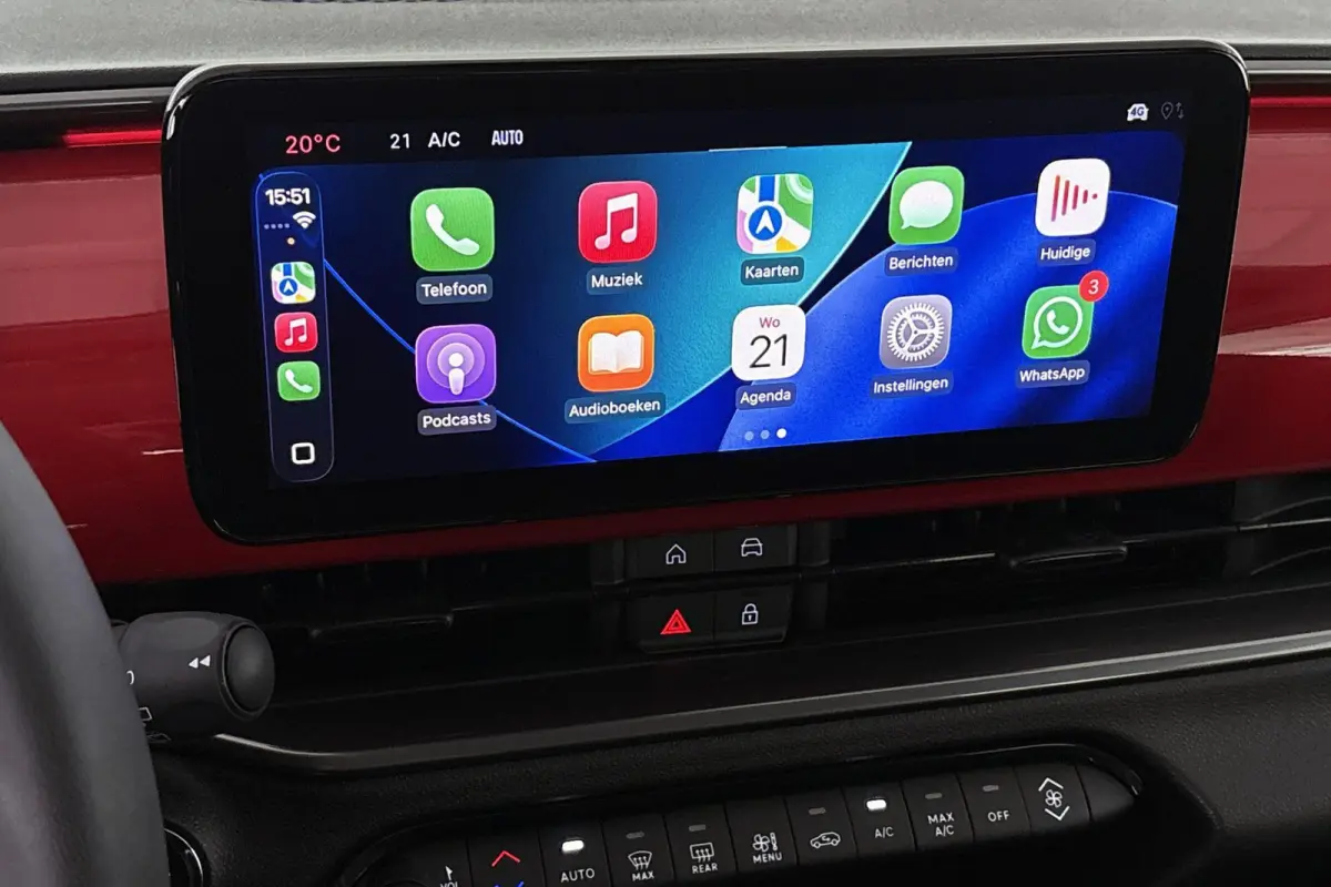 RED 54 kWh SOH 96% Apple CarPlay Climate Control