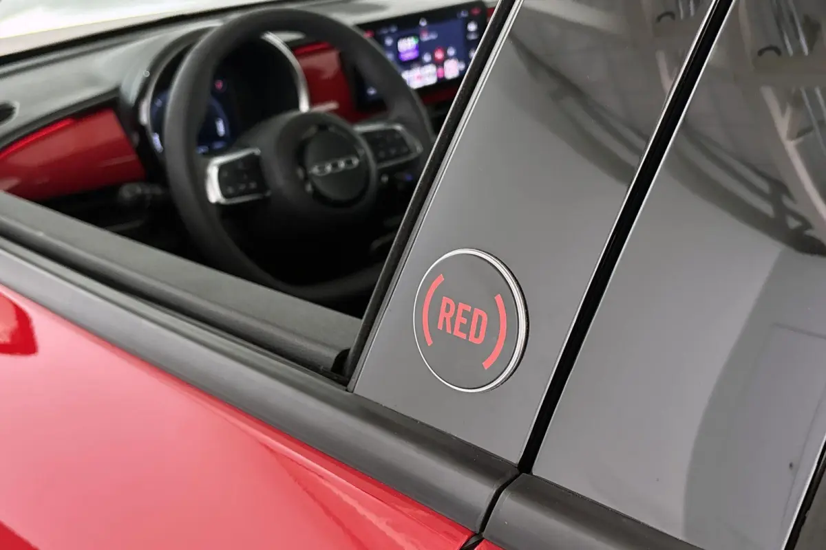 RED 54 kWh SOH 96% Apple CarPlay Climate Control