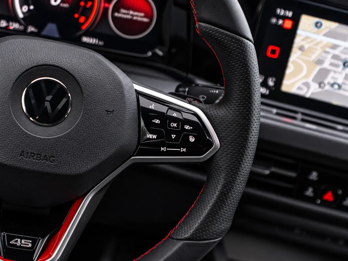 2.0 TSI GTI 45 Jahre|PANO|LEER|HK|AKRAPROVIC