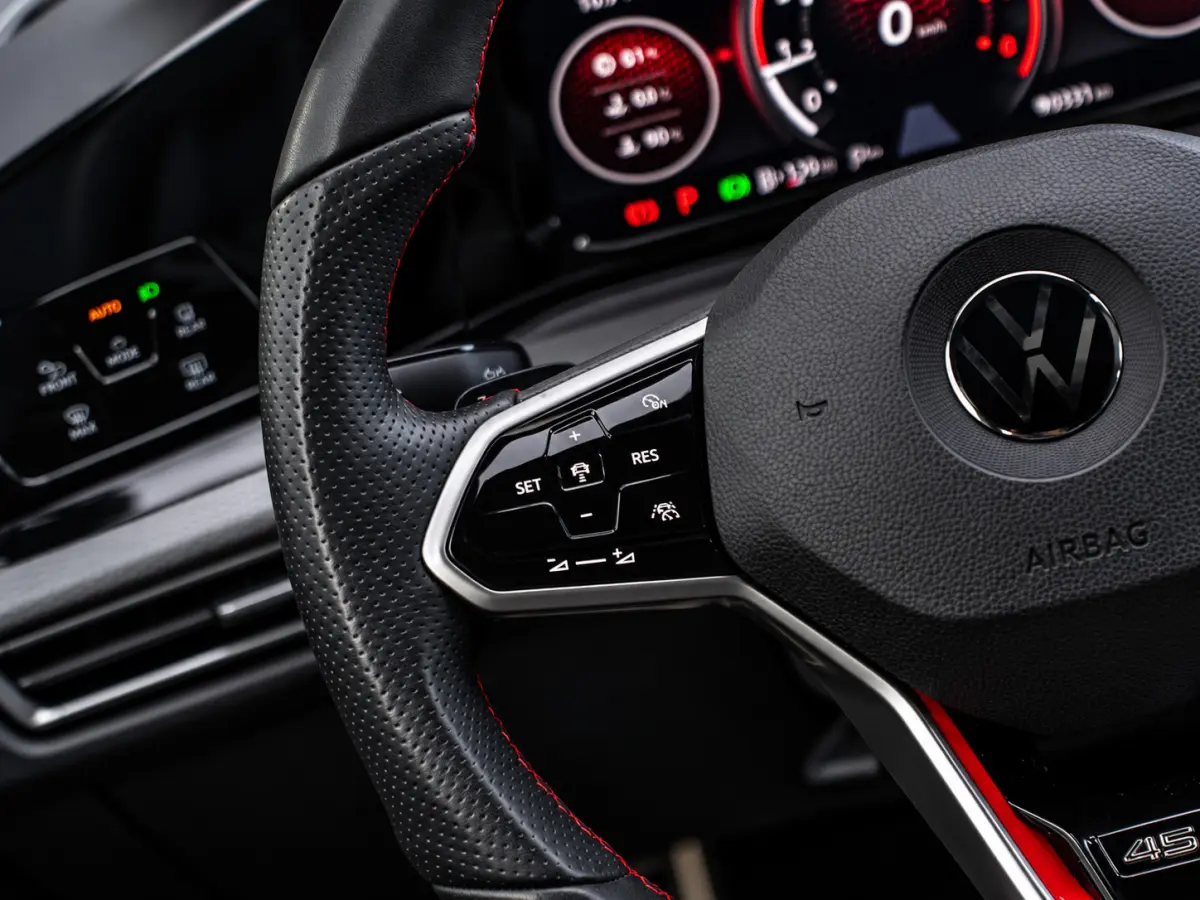 2.0 TSI GTI 45 Jahre|PANO|LEER|HK|AKRAPROVIC