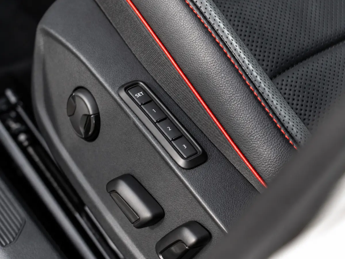 2.0 TSI GTI 45 Jahre|PANO|LEER|HK|AKRAPROVIC