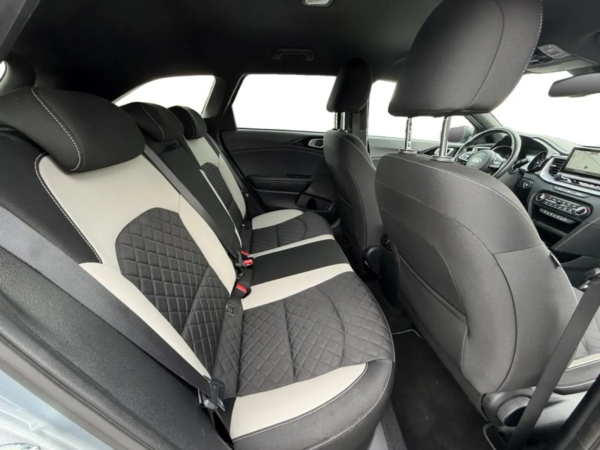 1.0 T-GDi GT-Line Business Edition | *1E EIGENAAR | FABRIEKSGARANTIE | APPLE CARPLAY/ ANDROID AUTO | JBL SOUND | STOF/LEDER | NAVI | CAMERA | LMV | ETC…