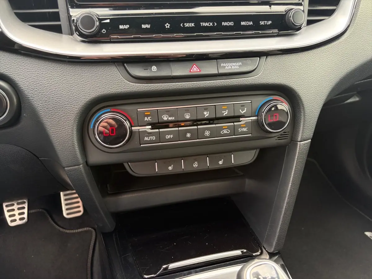 1.0 T-GDi GT-Line Business Edition | *1E EIGENAAR | FABRIEKSGARANTIE | APPLE CARPLAY/ ANDROID AUTO | JBL SOUND | STOF/LEDER | NAVI | CAMERA | LMV | ETC…