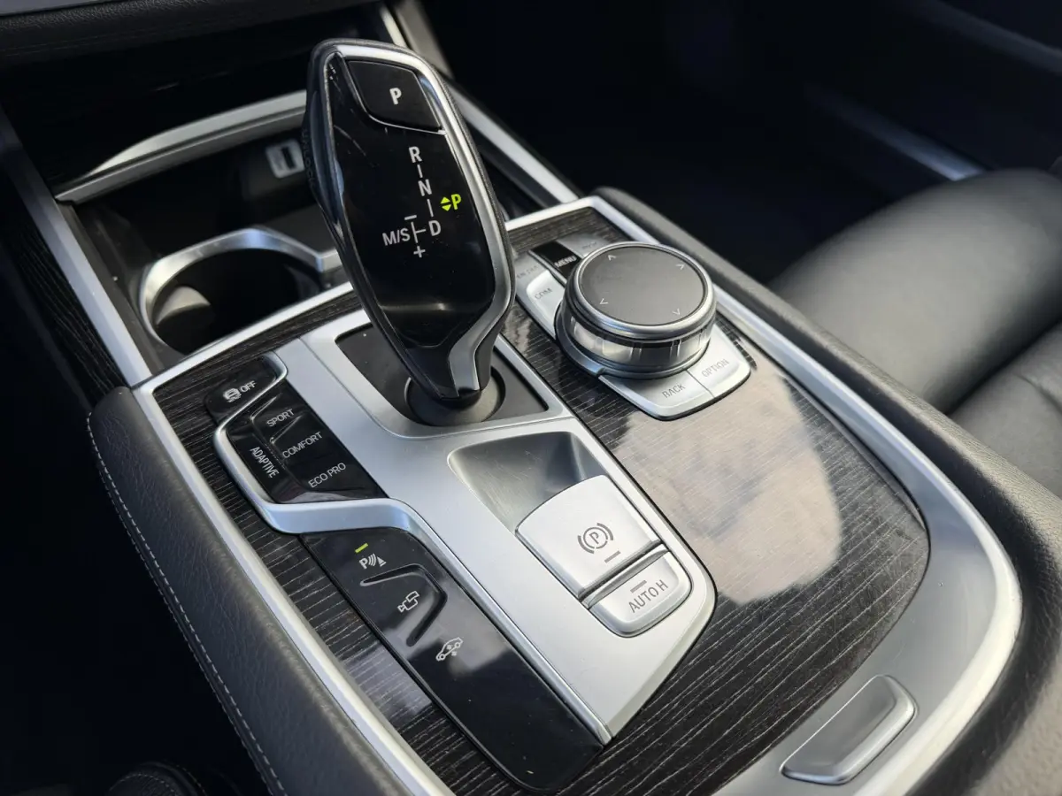 730d High Executive M-Sport | Panoramadak | 360* Camera | Head-Up | Harmon Kardon |
