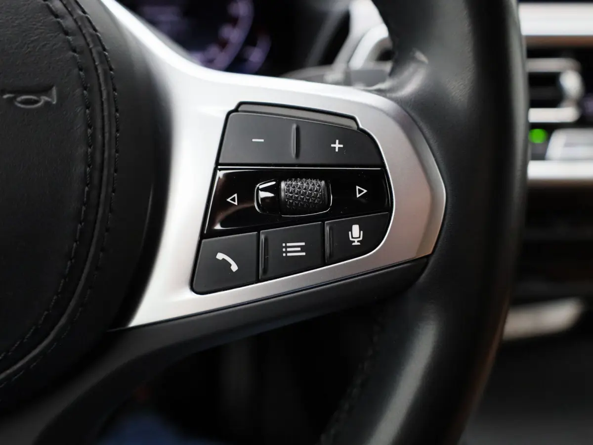Executive 80 kWh | M-SPORT | TREKHAAK | PANORAMA-SCHUIFDAK | LEER | CAMERA | SPORTSTOELEN | STOELVERWARMING