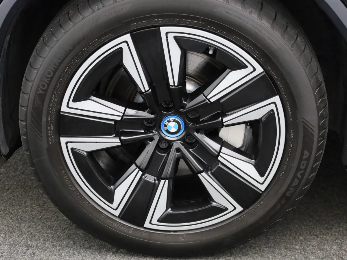Executive 80 kWh | M-SPORT | TREKHAAK | PANORAMA-SCHUIFDAK | LEER | CAMERA | SPORTSTOELEN | STOELVERWARMING