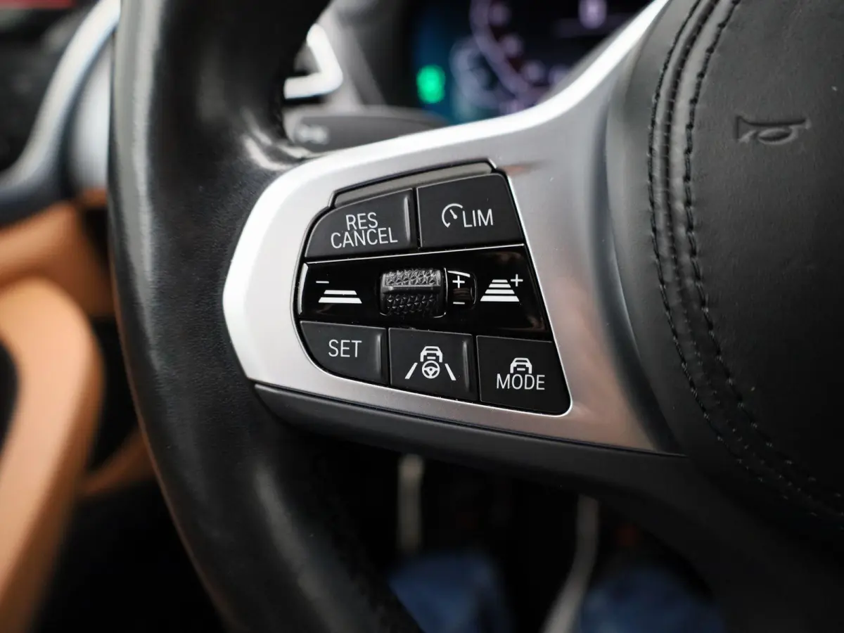 Executive 80 kWh | M-SPORT | TREKHAAK | PANORAMA-SCHUIFDAK | LEER | CAMERA | SPORTSTOELEN | STOELVERWARMING