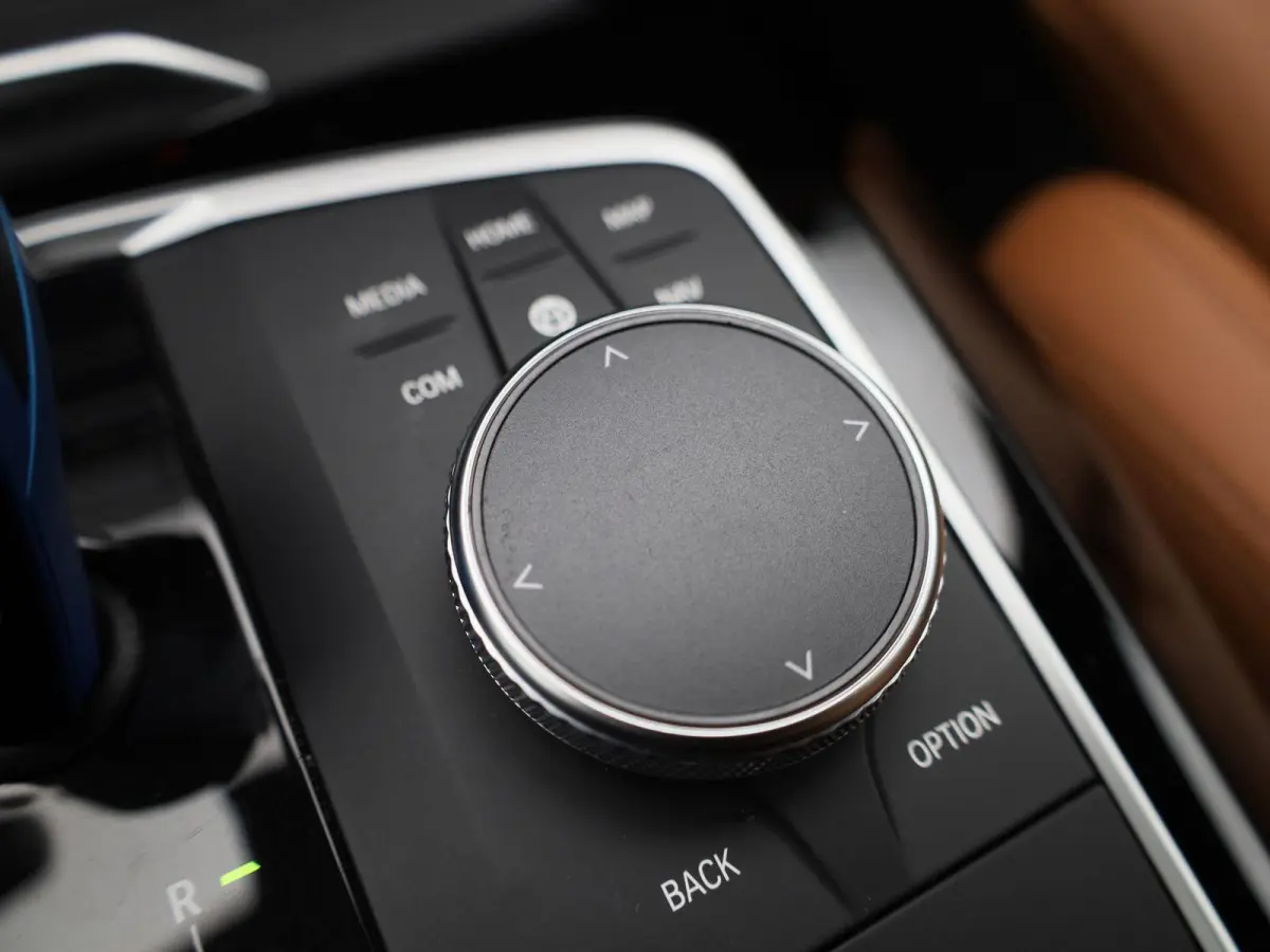 Executive 80 kWh | M-SPORT | TREKHAAK | PANORAMA-SCHUIFDAK | LEER | CAMERA | SPORTSTOELEN | STOELVERWARMING