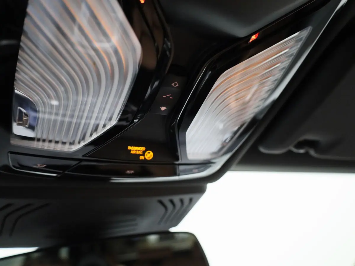 Executive 80 kWh | M-SPORT | TREKHAAK | PANORAMA-SCHUIFDAK | LEER | CAMERA | SPORTSTOELEN | STOELVERWARMING