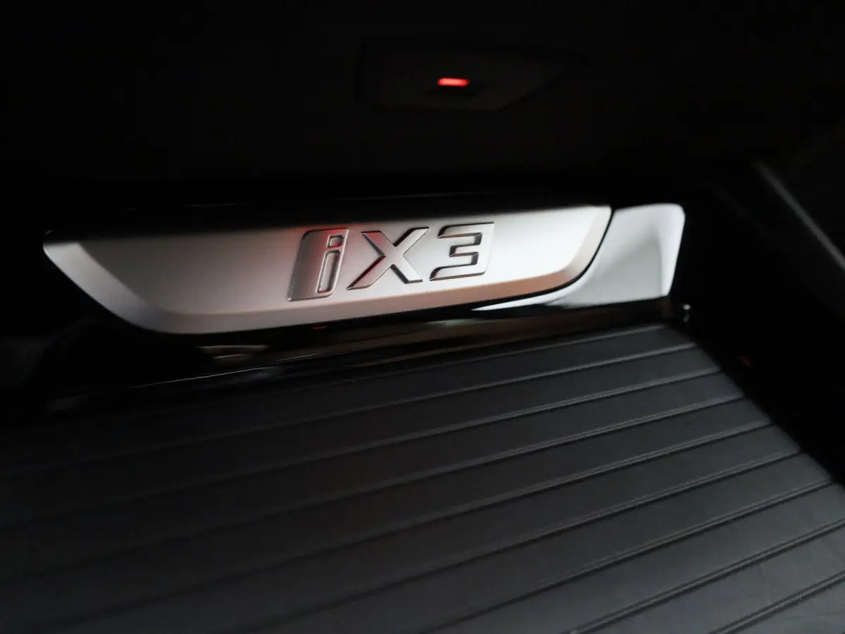 Executive 80 kWh | M-SPORT | TREKHAAK | PANORAMA-SCHUIFDAK | LEER | CAMERA | SPORTSTOELEN | STOELVERWARMING