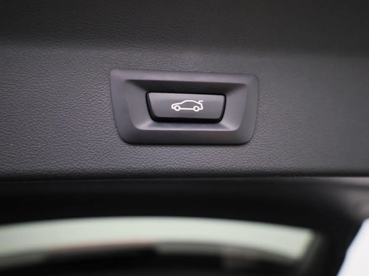 Executive 80 kWh | M-SPORT | TREKHAAK | PANORAMA-SCHUIFDAK | LEER | CAMERA | SPORTSTOELEN | STOELVERWARMING