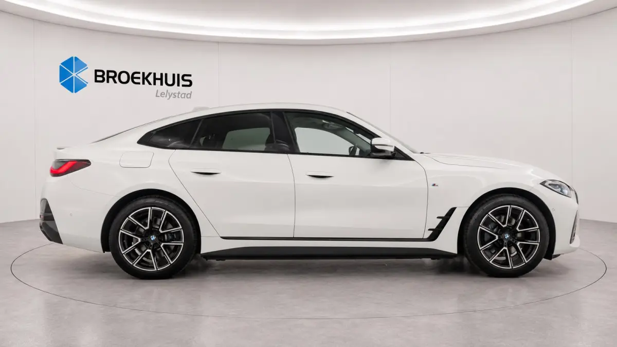 EDRIVE40 84KWH 340PK EXECUTIVE M-SPORT AUTOMAAT SOH 95,61% / NAVI / LEDER / FULL-LED / CLIMA / PDC / 18" LMV / CAMERA / APPLE CARPLAY / KEYLESS / WINTERPAKKET / 1E EIGENAAR / ORG. NL. !!