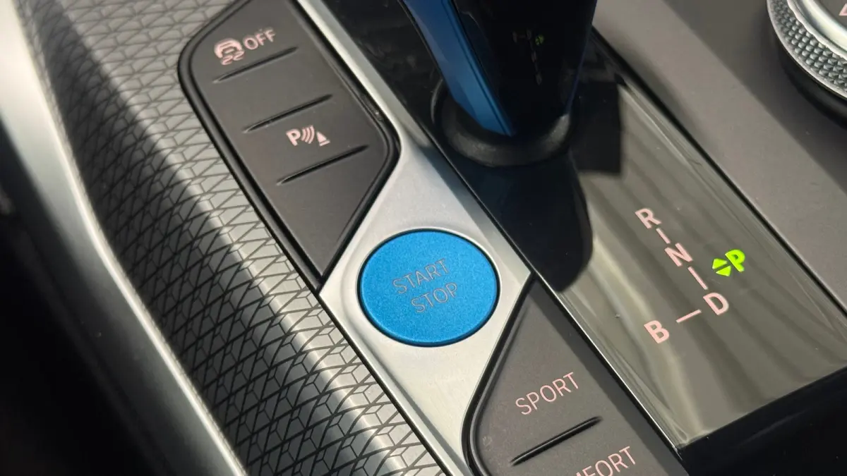 EDRIVE40 84KWH 340PK EXECUTIVE M-SPORT AUTOMAAT SOH 95,61% / NAVI / LEDER / FULL-LED / CLIMA / PDC / 18" LMV / CAMERA / APPLE CARPLAY / KEYLESS / WINTERPAKKET / 1E EIGENAAR / ORG. NL. !!