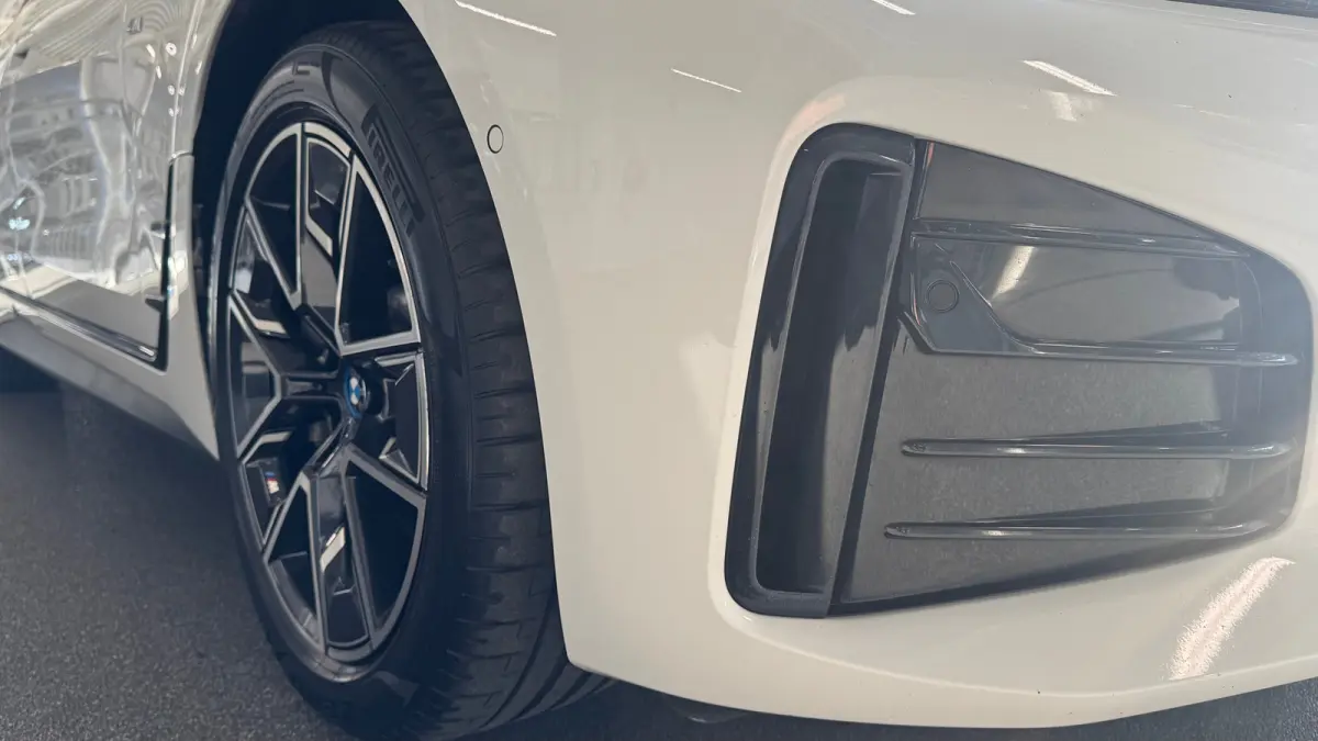 EDRIVE40 84KWH 340PK EXECUTIVE M-SPORT AUTOMAAT SOH 95,61% / NAVI / LEDER / FULL-LED / CLIMA / PDC / 18" LMV / CAMERA / APPLE CARPLAY / KEYLESS / WINTERPAKKET / 1E EIGENAAR / ORG. NL. !!