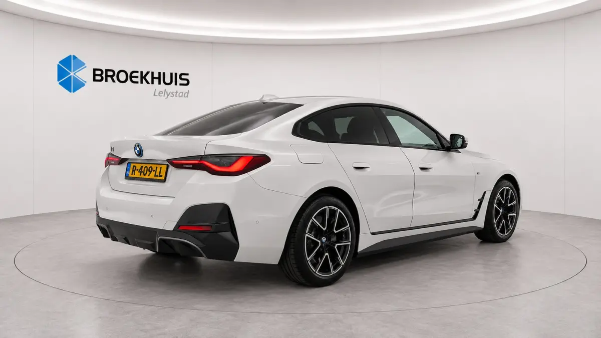EDRIVE40 84KWH 340PK EXECUTIVE M-SPORT AUTOMAAT SOH 95,61% / NAVI / LEDER / FULL-LED / CLIMA / PDC / 18" LMV / CAMERA / APPLE CARPLAY / KEYLESS / WINTERPAKKET / 1E EIGENAAR / ORG. NL. !!