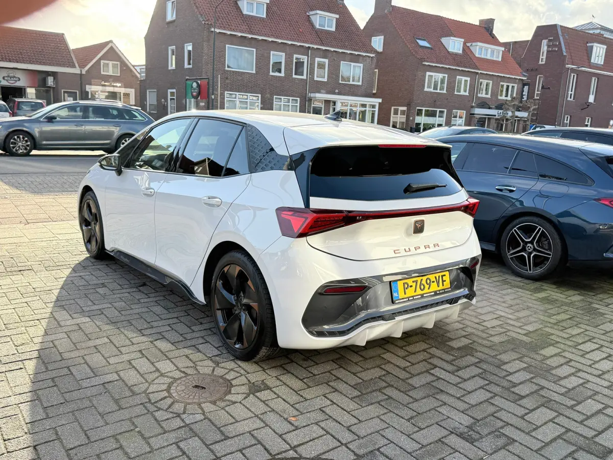 Performance One 62 kWh, SOH 93.4 %,Apple Carplay/Android,Stoelverwarming,Navigatie