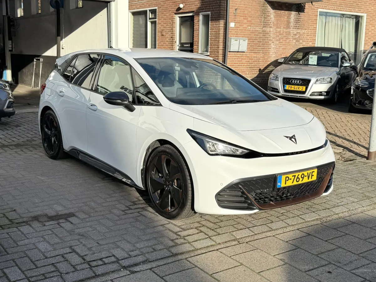 Performance One 62 kWh, SOH 93.4 %,Apple Carplay/Android,Stoelverwarming,Navigatie