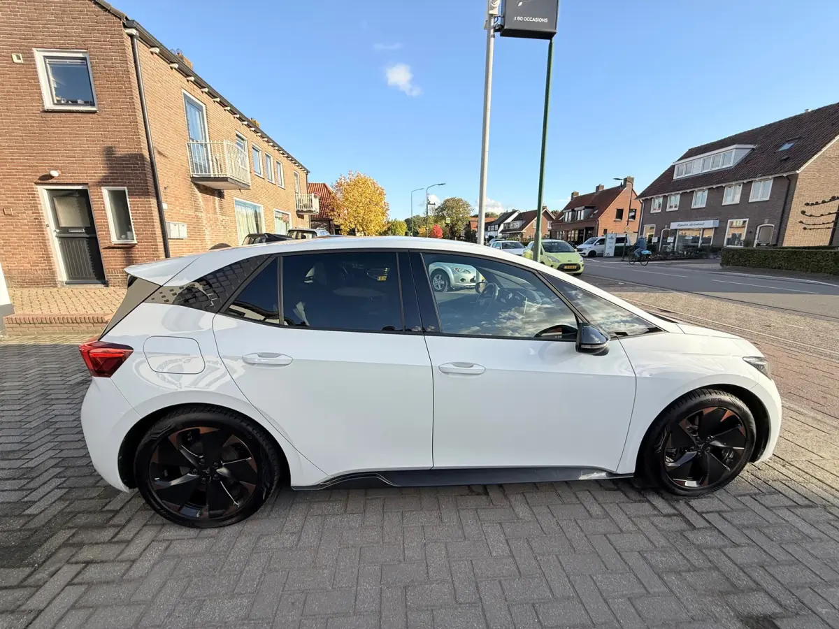 Performance One 62 kWh, SOH 93.4 %,Apple Carplay/Android,Stoelverwarming,Navigatie