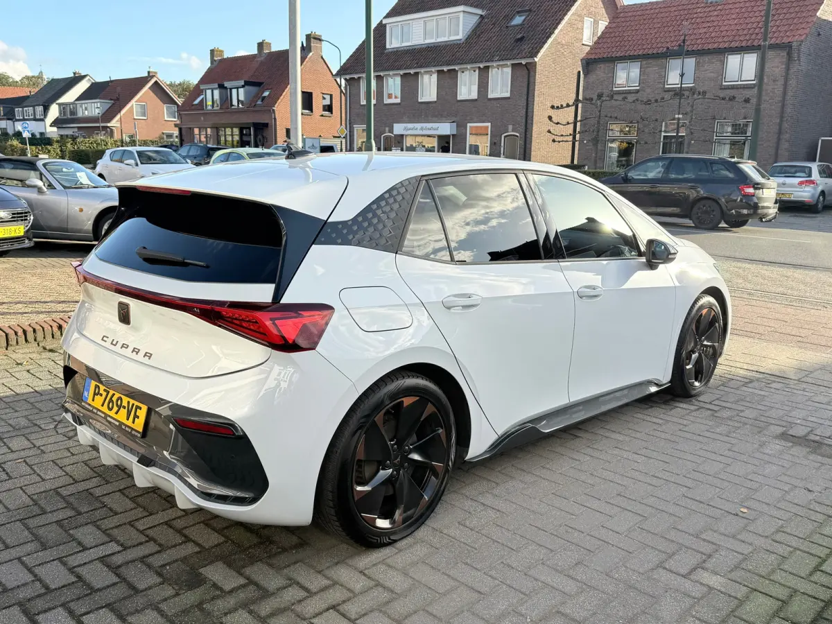 Performance One 62 kWh, SOH 93.4 %,Apple Carplay/Android,Stoelverwarming,Navigatie