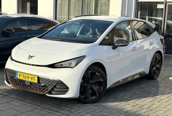 Performance One 62 kWh, SOH 93.4 %,Apple Carplay/Android,Stoelverwarming,Navigatie