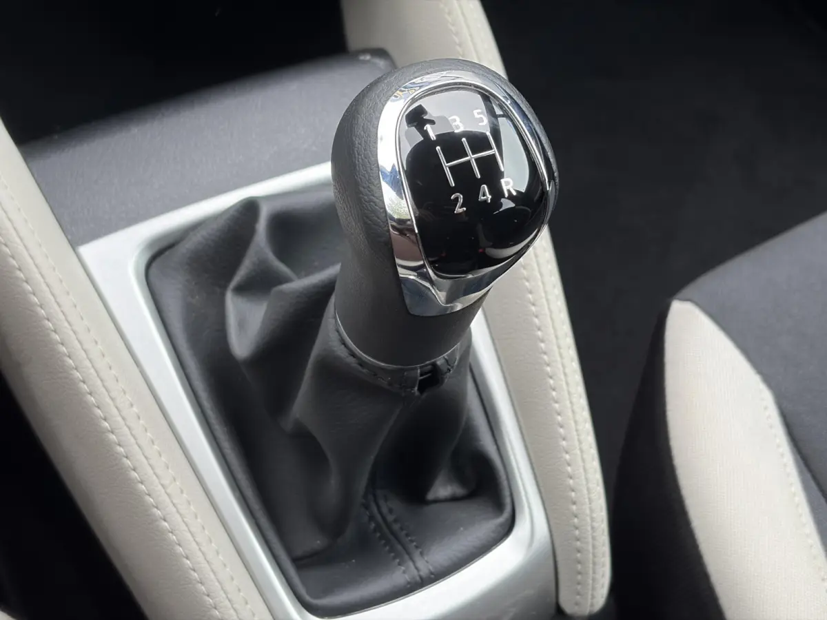1.0 IG-T N-Design ✓Carplay✓Trekhaak✓Navi✓Airco✓Cruise✓Rijstrooksensor✓Pdc✓Lm velgen✓4 Elekt Ramen✓Zeer Zuinig✓Weinig km✓N.A.P✓Apk tot 04-2027