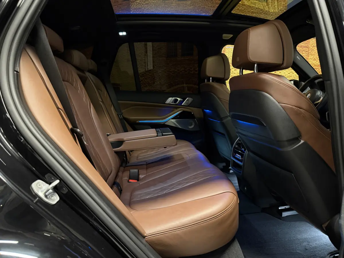 XDrive45e High Exe M-Sport B&W Skylounge Full Options