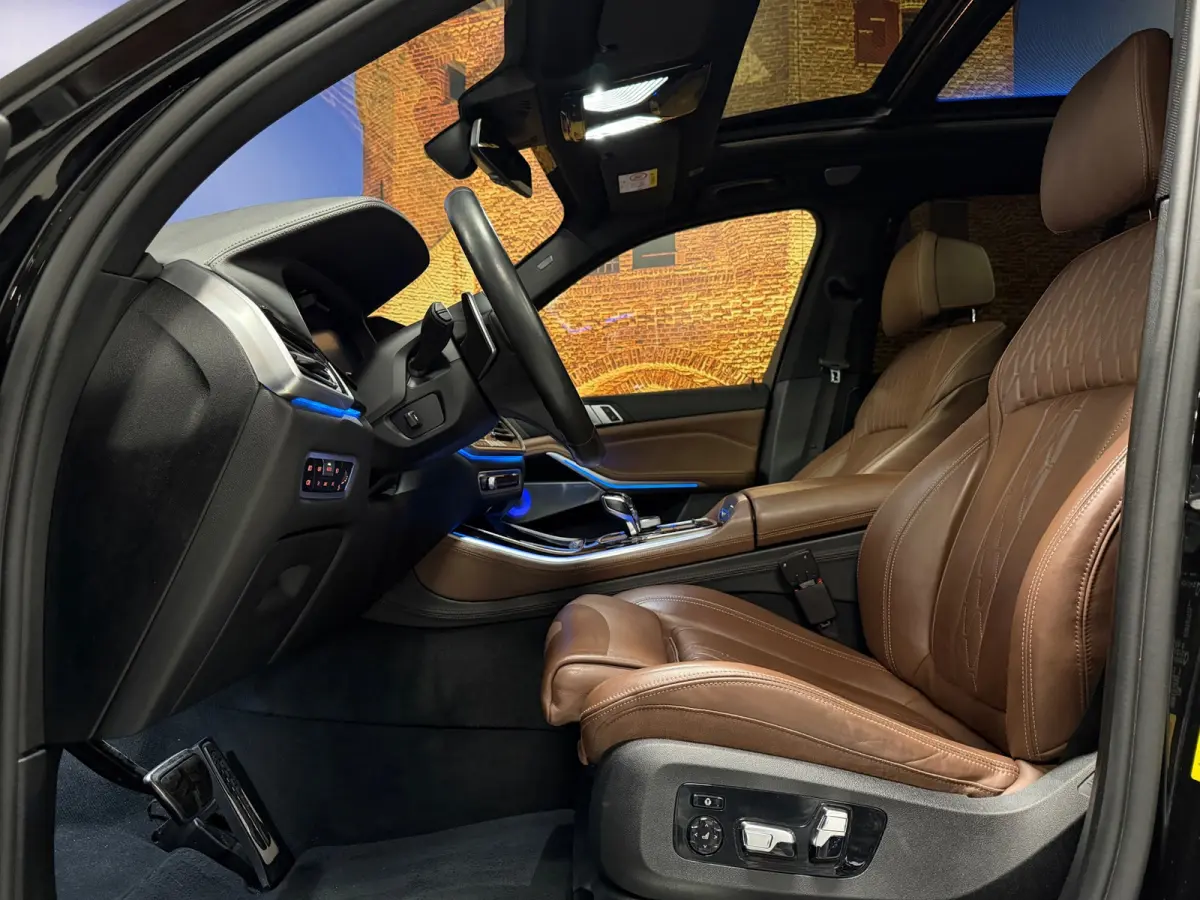 XDrive45e High Exe M-Sport B&W Skylounge Full Options