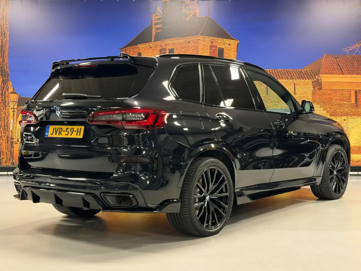 XDrive45e High Exe M-Sport B&W Skylounge Full Options