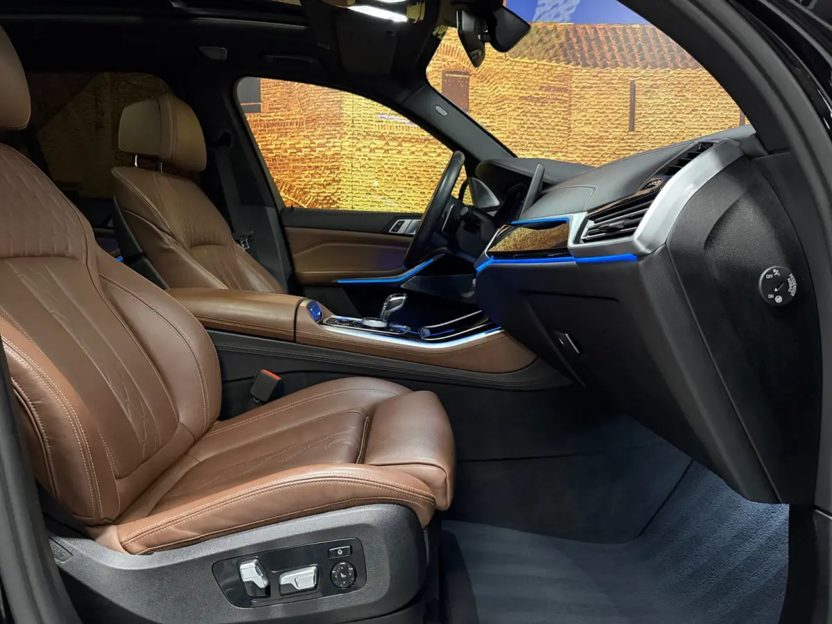 XDrive45e High Exe M-Sport B&W Skylounge Full Options
