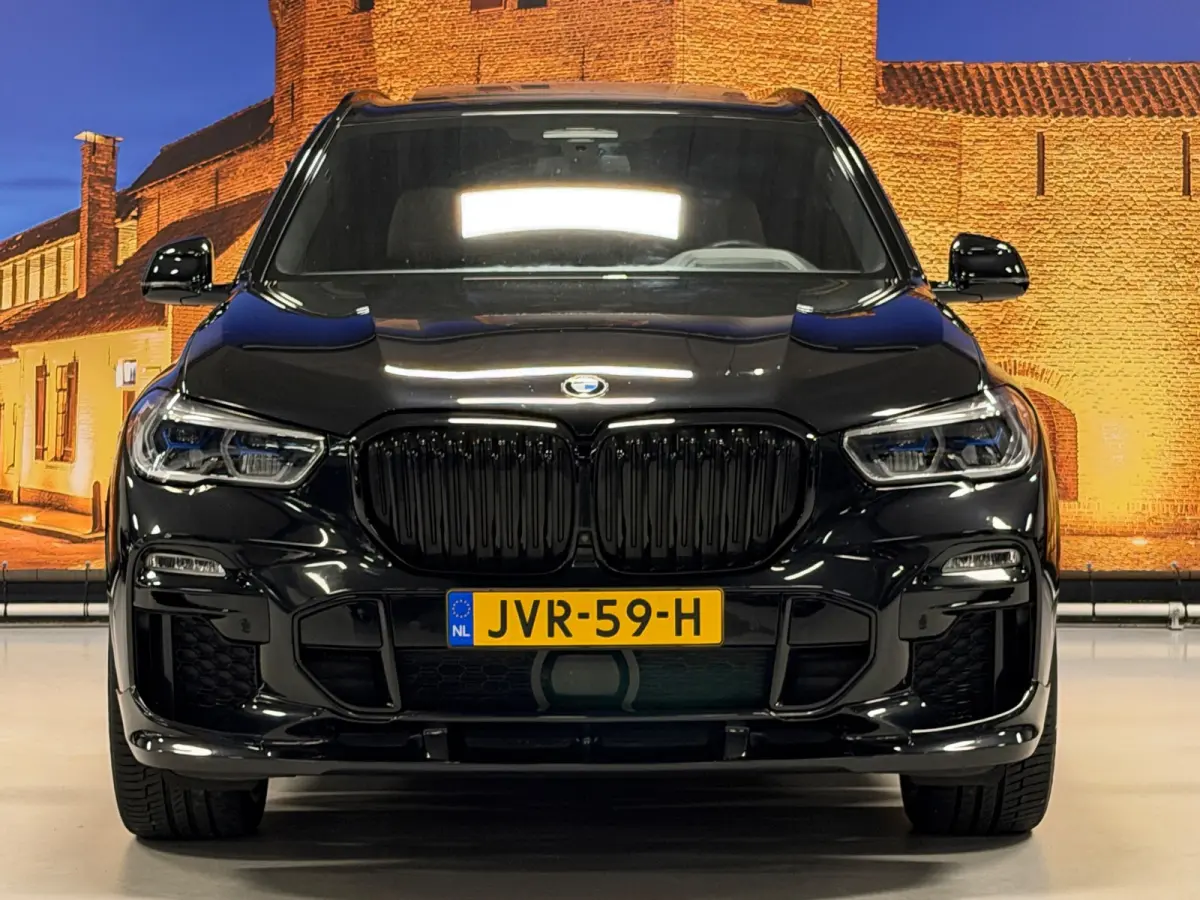 XDrive45e High Exe M-Sport B&W Skylounge Full Options