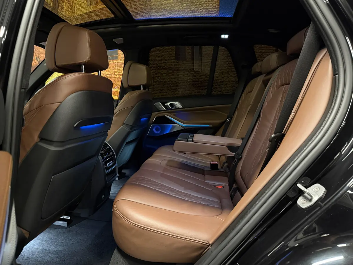 XDrive45e High Exe M-Sport B&W Skylounge Full Options