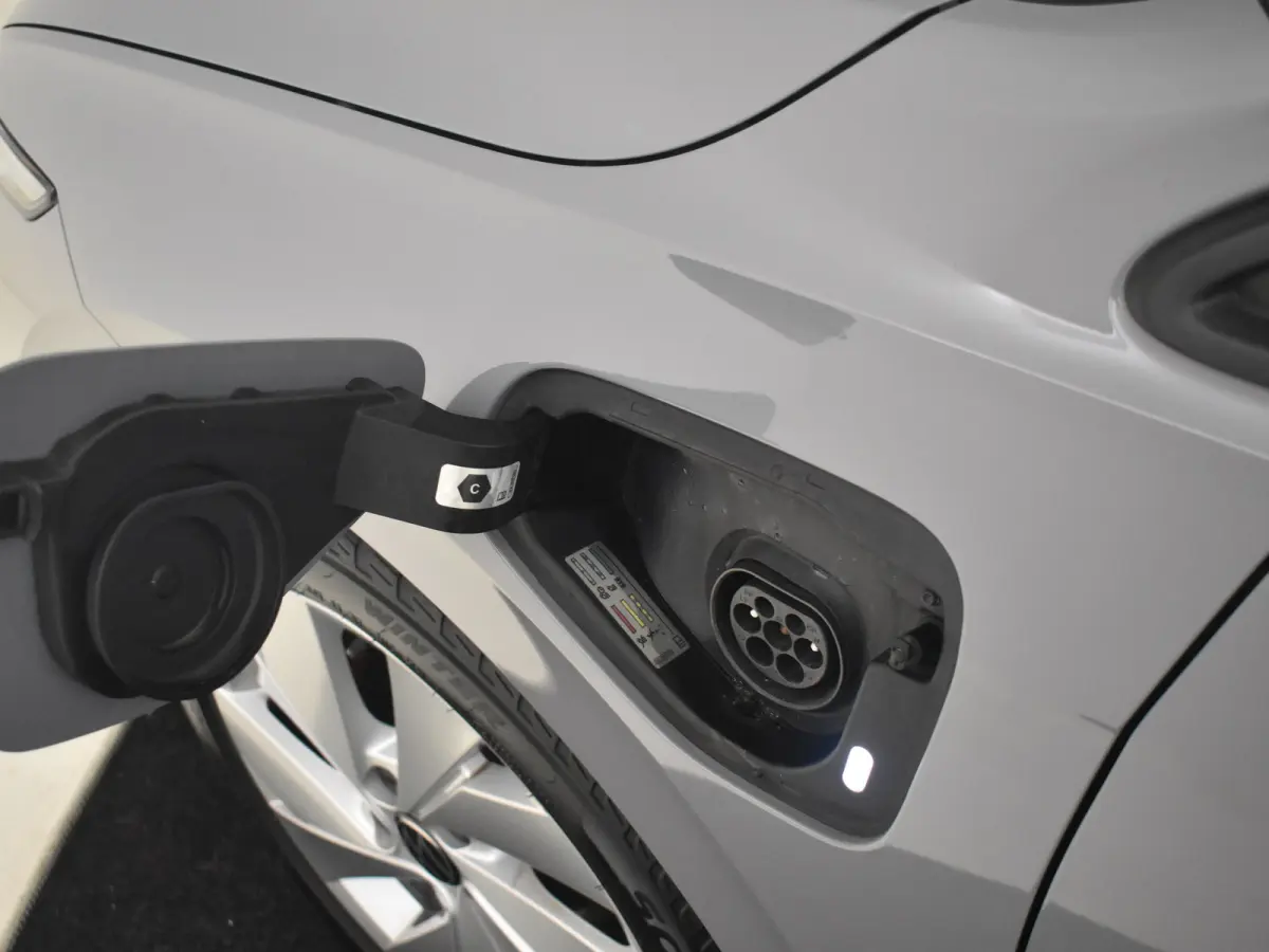 1.4 eHybrid GTE l Nardo Grey l Stoel/Stuurverwarming l Matrix LED l Keyless | Navigatie l Camera l Parkeersensoren l 17"LMV