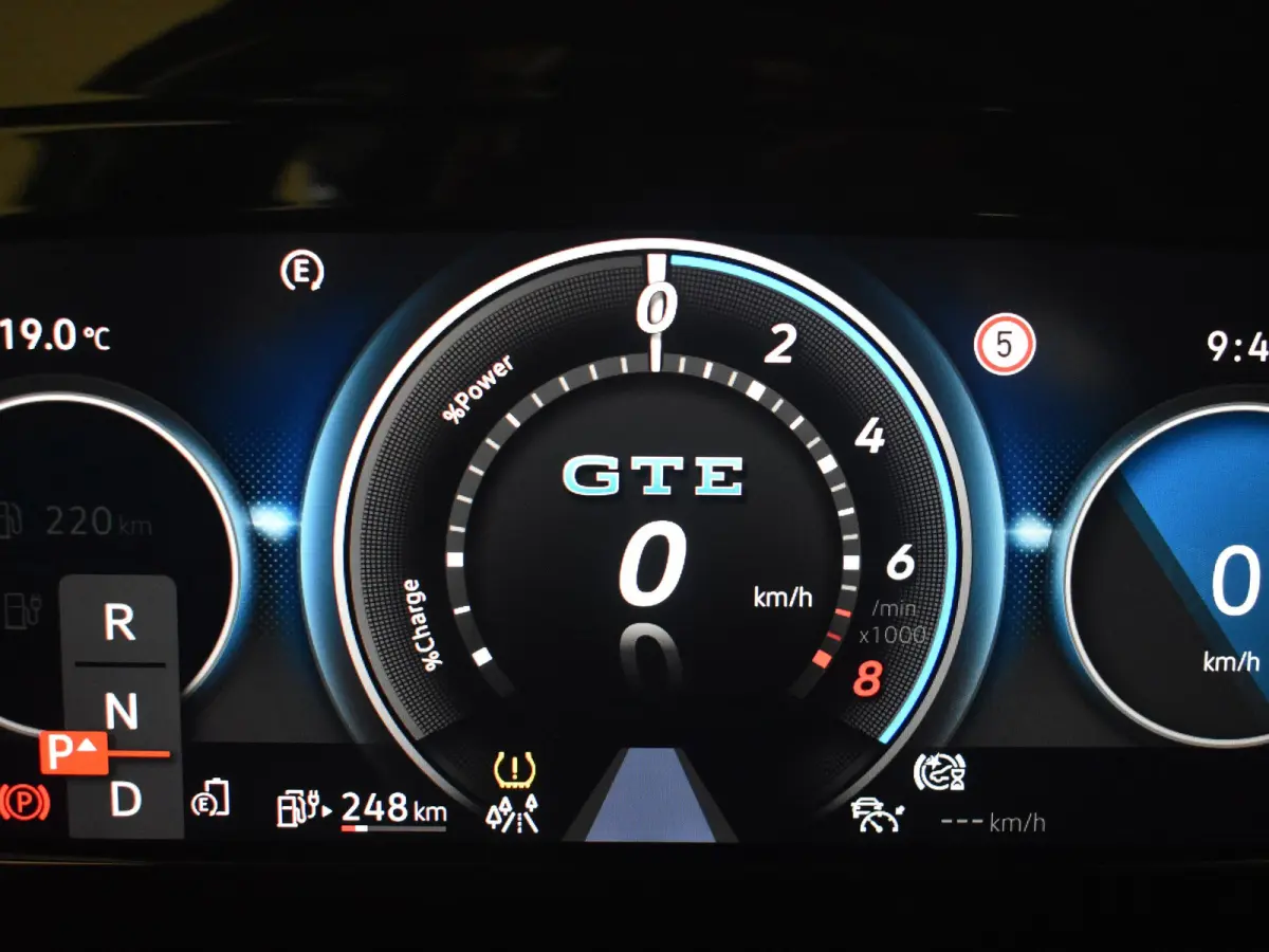 1.4 eHybrid GTE l Nardo Grey l Stoel/Stuurverwarming l Matrix LED l Keyless | Navigatie l Camera l Parkeersensoren l 17"LMV