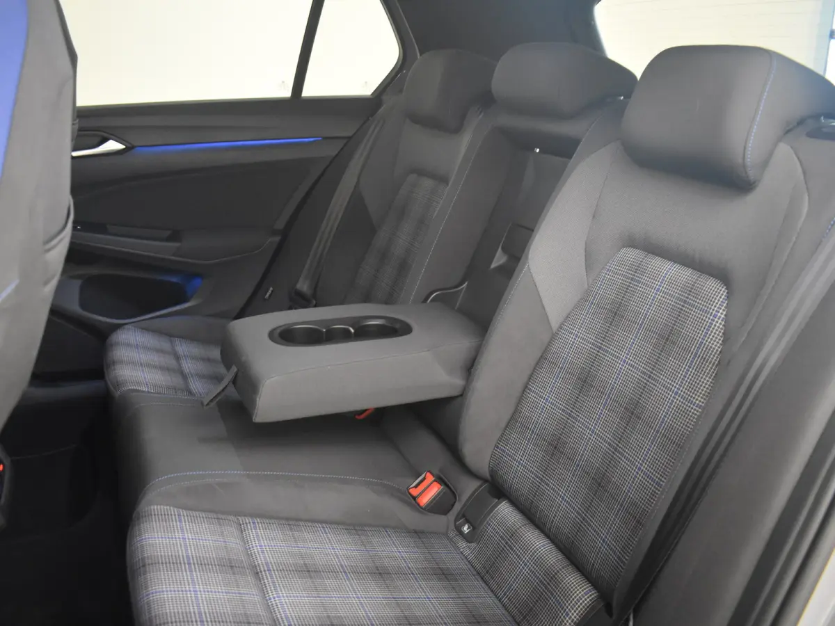 1.4 eHybrid GTE l Nardo Grey l Stoel/Stuurverwarming l Matrix LED l Keyless | Navigatie l Camera l Parkeersensoren l 17"LMV