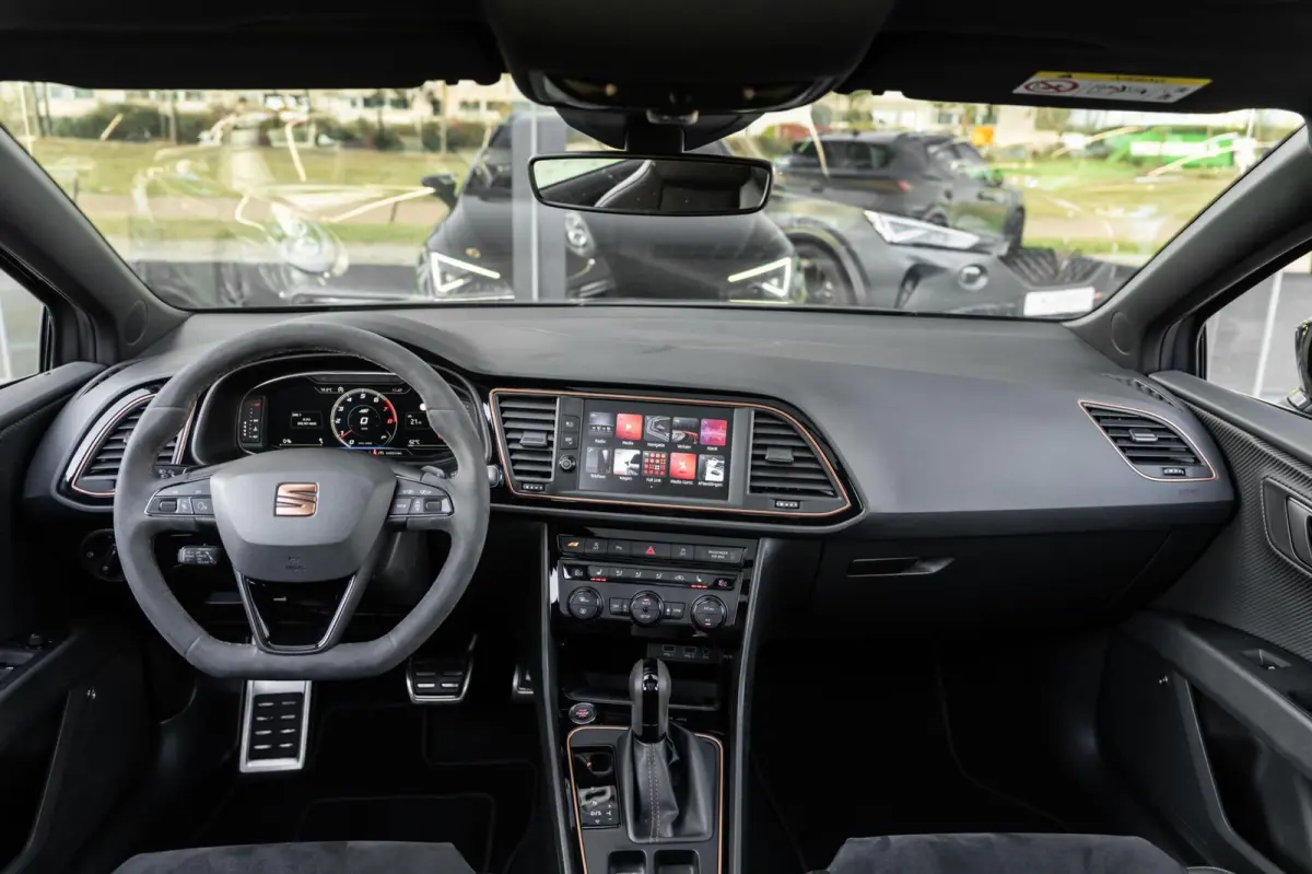 2.0 TSI CUPRA R 4Drive Carbon Pano Beats Brembo