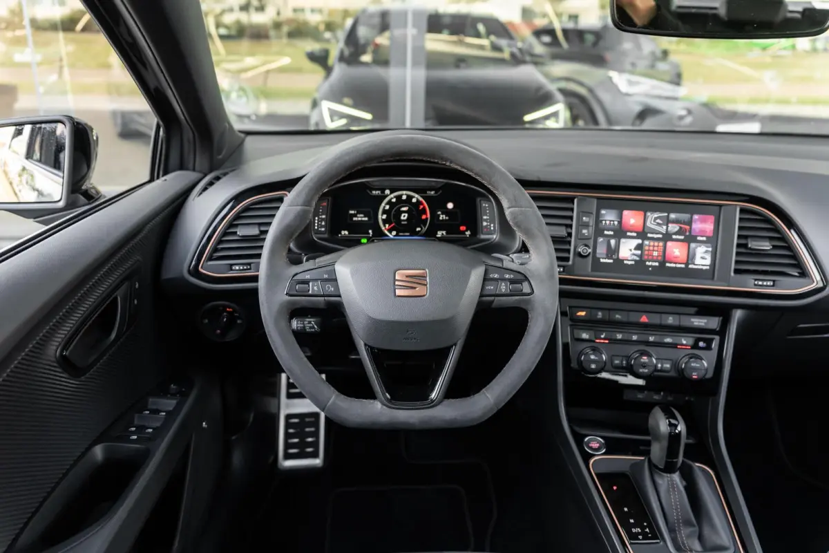 2.0 TSI CUPRA R 4Drive Carbon Pano Beats Brembo