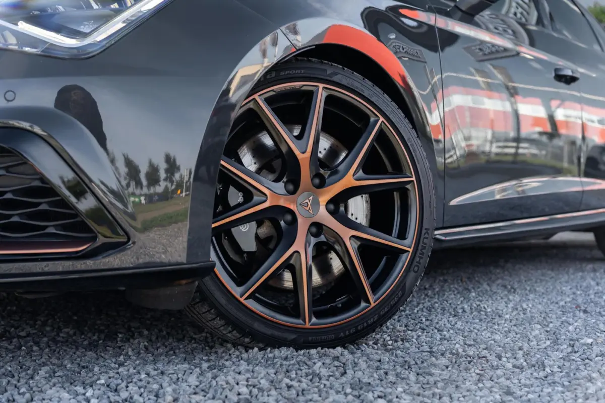 2.0 TSI CUPRA R 4Drive Carbon Pano Beats Brembo