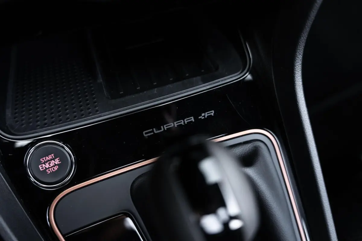 2.0 TSI CUPRA R 4Drive Carbon Pano Beats Brembo